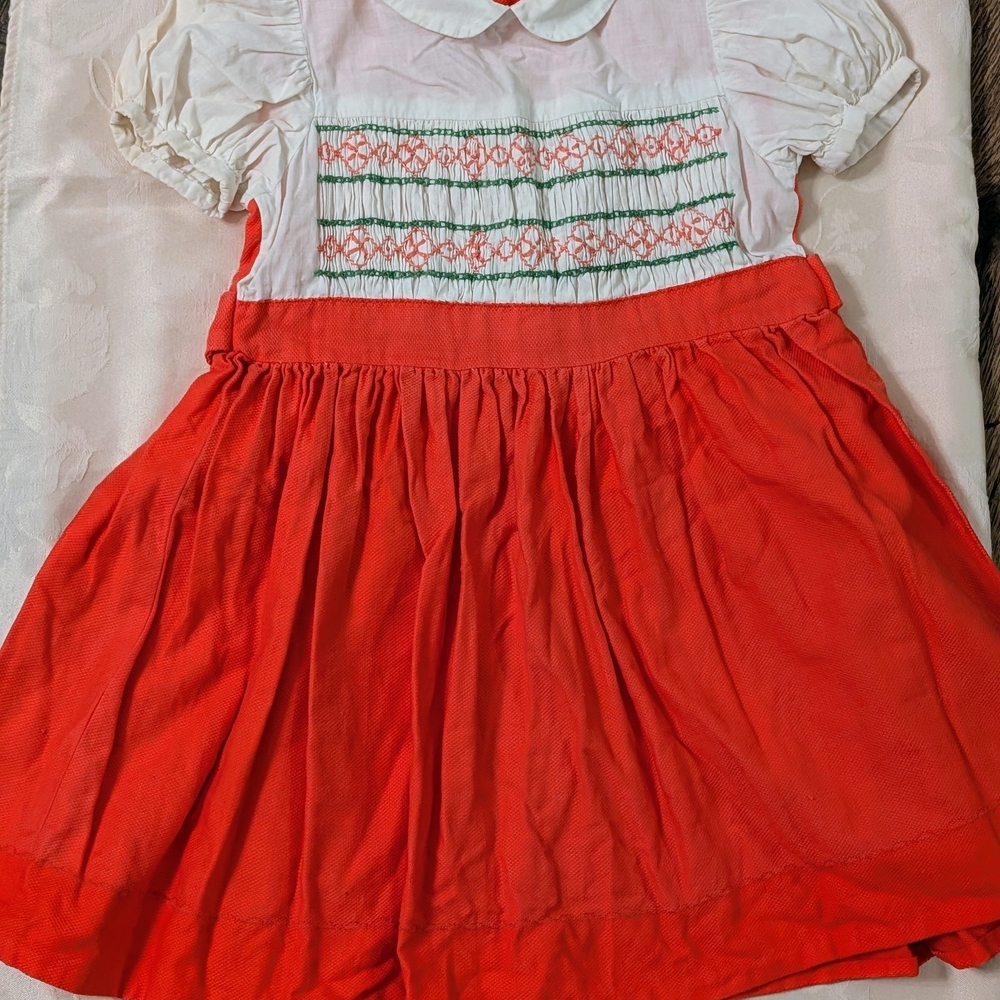 VTG 70s Girls 4-5 yo Red Smocked Dress Short Sleeve Pintuck Peter Pan Collar